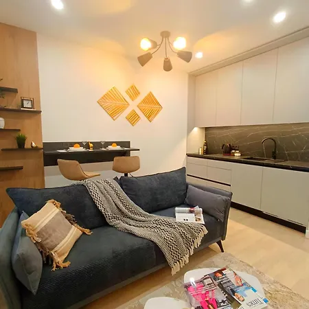 One Bedroom In Old Town Apartment *